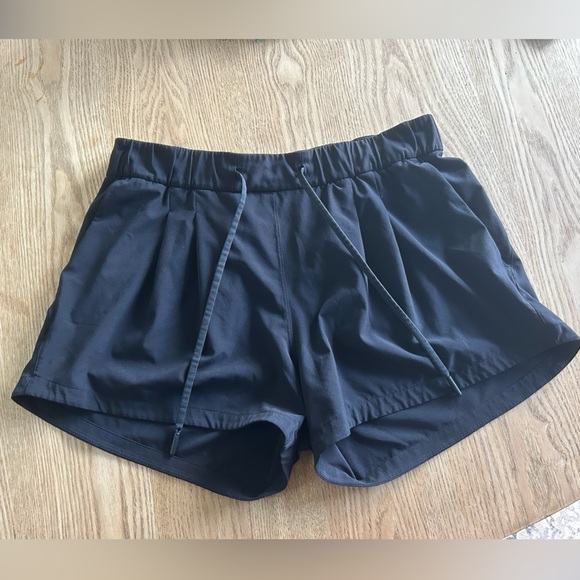 Stroll at Sundown Lululemon Shorts - Picture 7 of 12